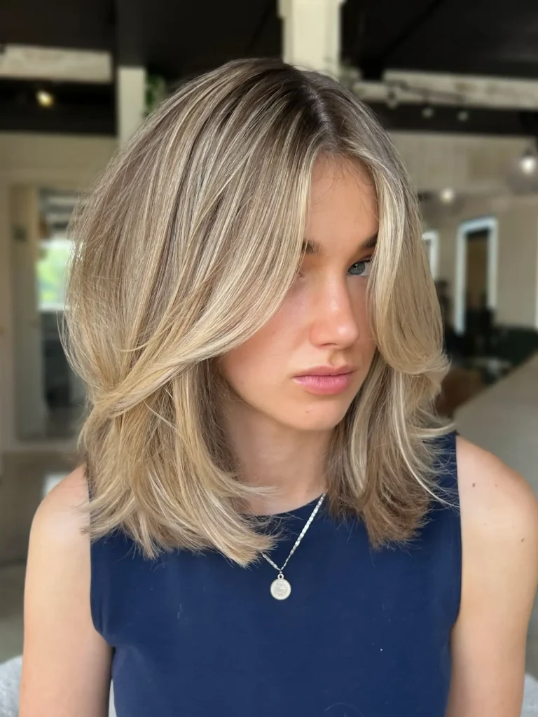 Flipped Layer Blonde Lob with Middle Part